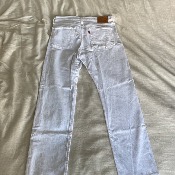 Levi’s White Straight Leg Jeans - Picture 6 of 6